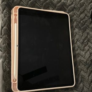 ipad pro with case and pencil
